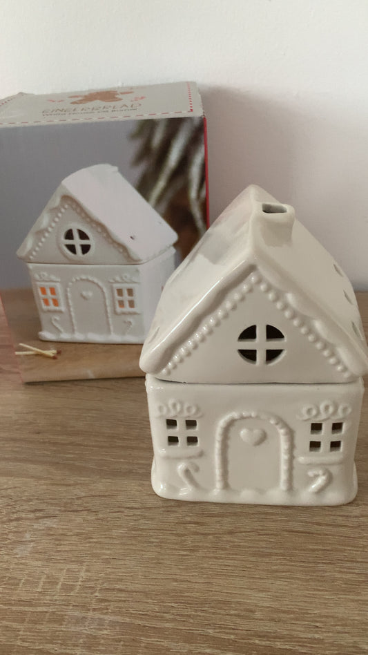 Maison pain d’épice blanc ou rose