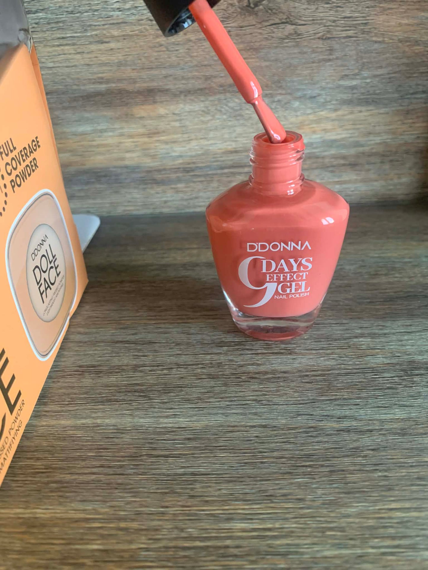 Vernis à ongles effet gel