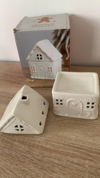 Maison pain d’épice blanc ou rose