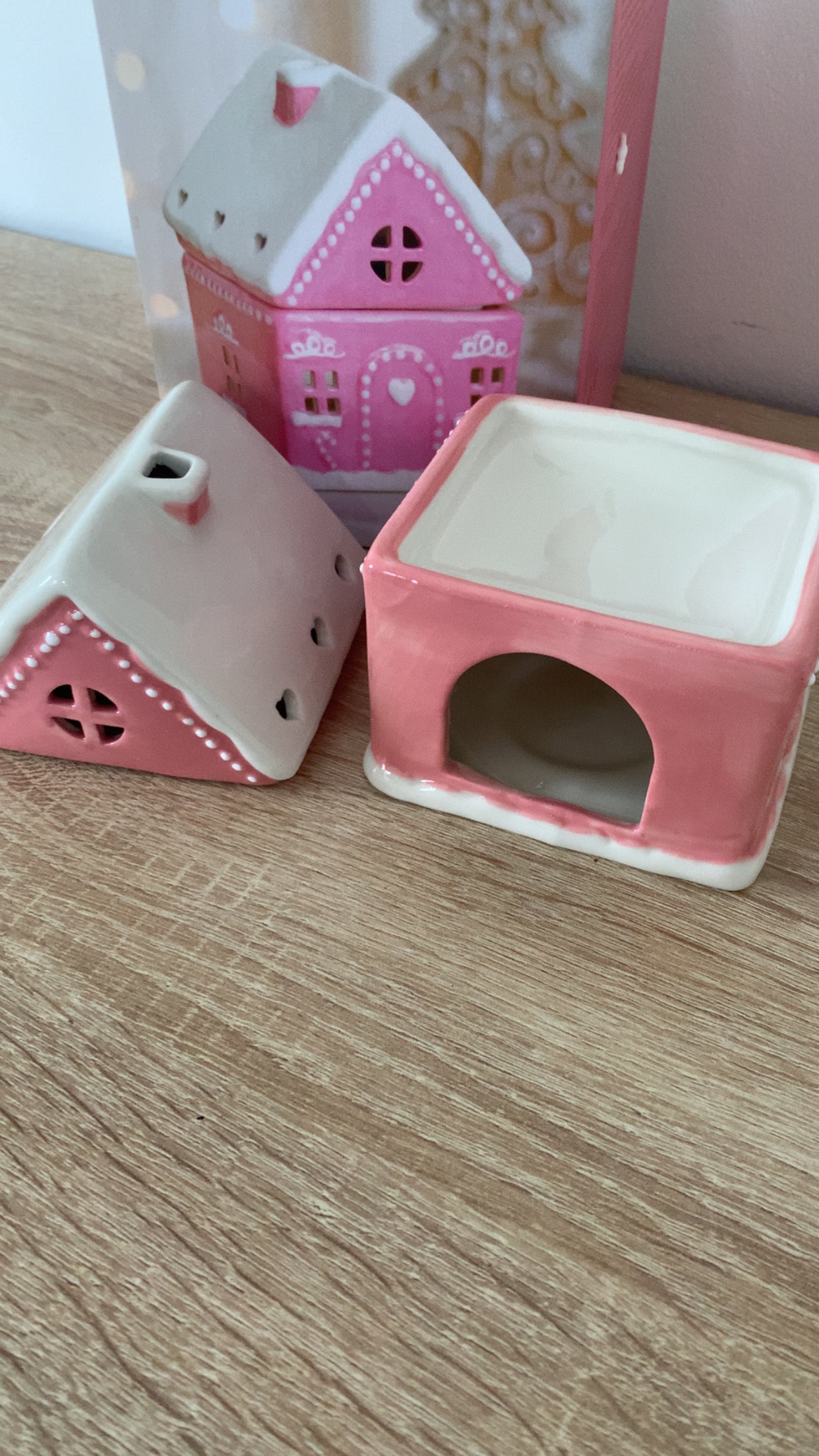 Maison pain d’épice blanc ou rose