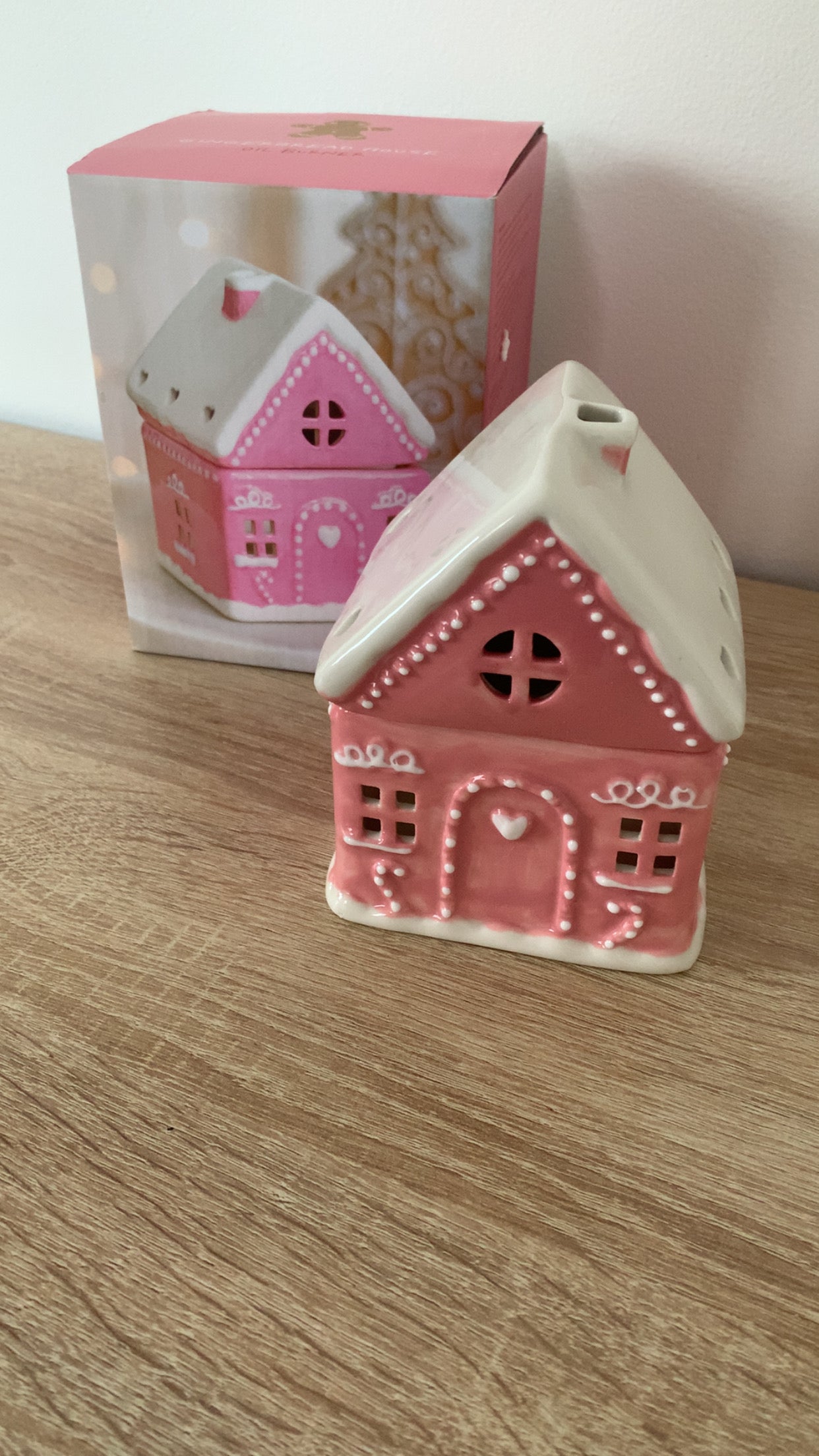 Maison pain d’épice blanc ou rose