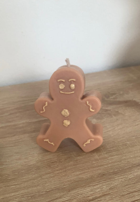 12 bougies en formes pain d’épice+ 10 fondants en formes pain d’épice