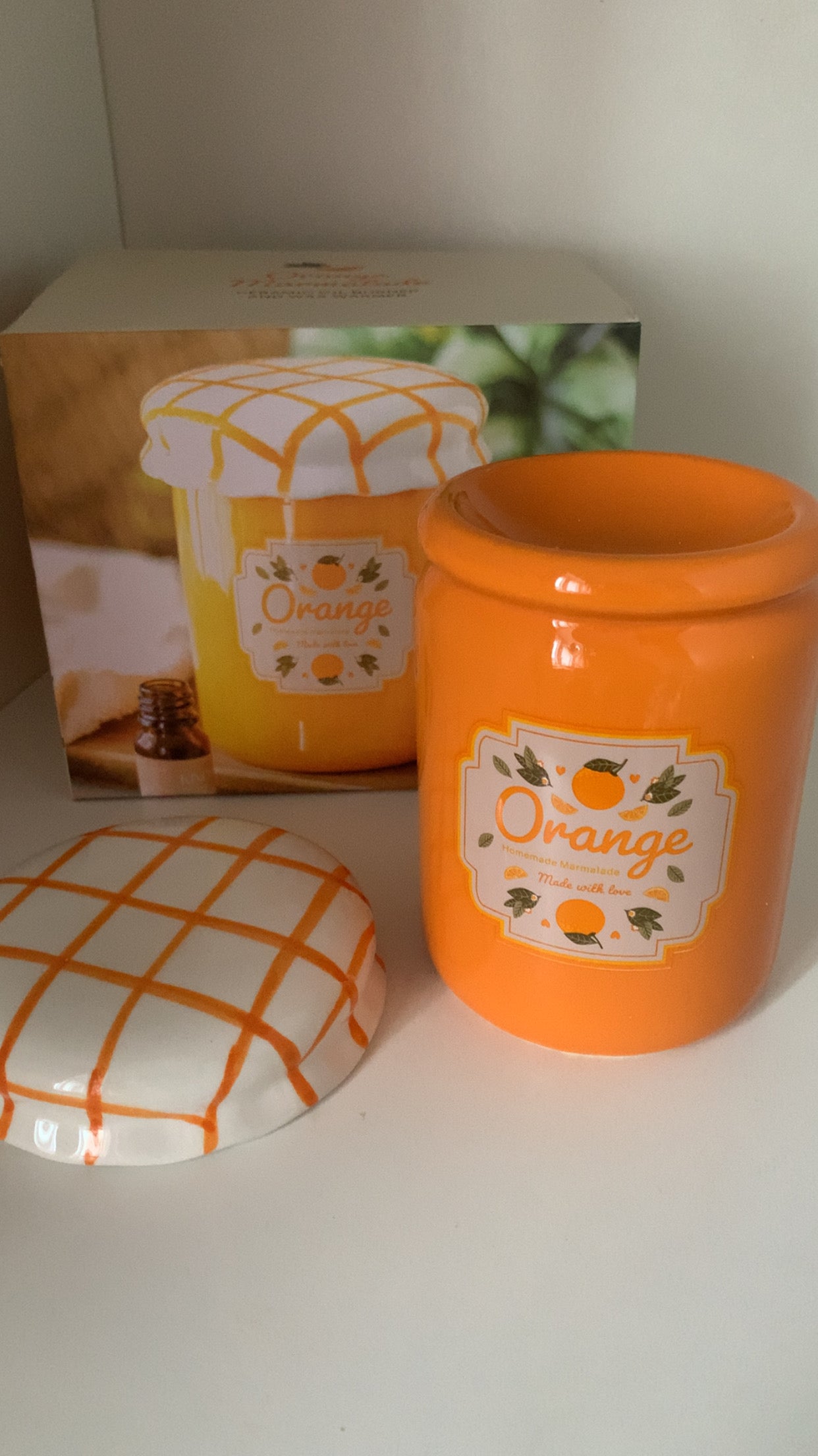 Pot de confiture orange